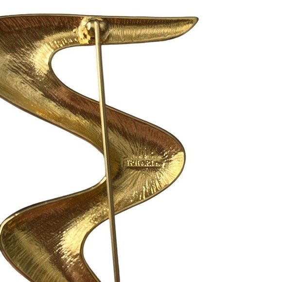 TRUART Vintage Signed Brooch Gold Tone Wavy Abstract Initial Letter M or W Pin - Picture 5 of 5